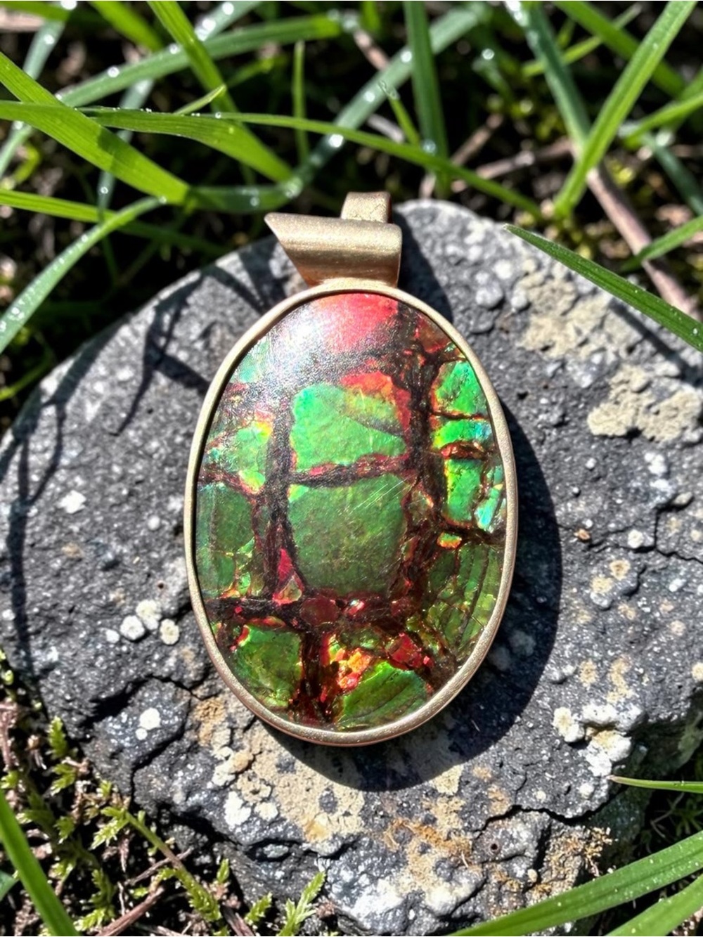 18k Gold Ammolite Pendant